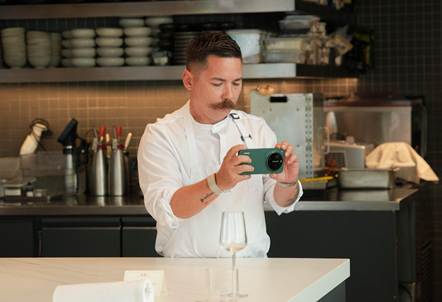 Xiaomi and Chef Josh Boutwood reimagine the Xiaomi 17 Series through a 7-course gastronomic experience